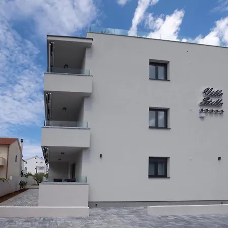 2 Stella Deluxe With A Heated Swimming Pool, Jacuzzi, Sauna And Bbq Turanj