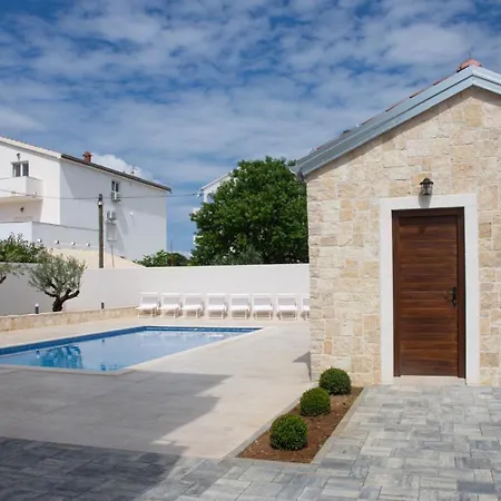 Apartmán 2 Stella Deluxe With A Heated Swimming Pool, Jacuzzi, Sauna And Bbq
