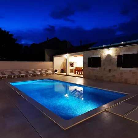 شقة 2 Stella Deluxe With A Heated Swimming Pool, Jacuzzi, Sauna And Bbq *