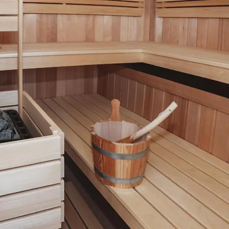 2 Stella Deluxe With A Heated Swimming Pool, Jacuzzi, Sauna And Bbq * Turanj
