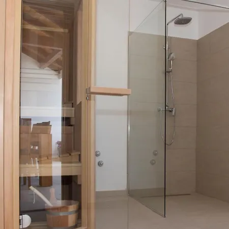 Apartmán 2 Stella Deluxe With A Heated Swimming Pool, Jacuzzi, Sauna And Bbq Turanj