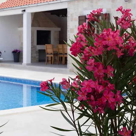 Apartmán 2 Stella Deluxe With A Heated Swimming Pool, Jacuzzi, Sauna And Bbq *