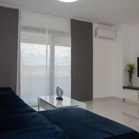 Apartmán 2 Stella Deluxe With A Heated Swimming Pool, Jacuzzi, Sauna And Bbq